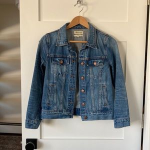 Madewell Denim Jacket in blue wash size medium petite
